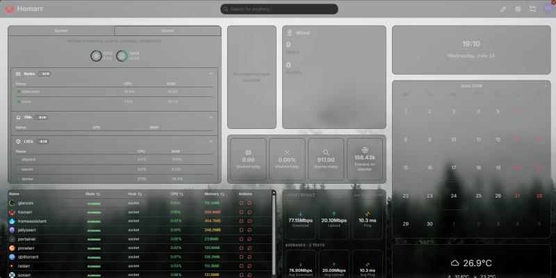 Mi dashboard Homarr con servicios, contenedores y métricas del homelab